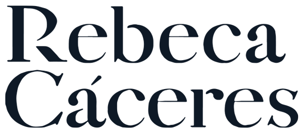 Logo rebeca Cáceres transparente